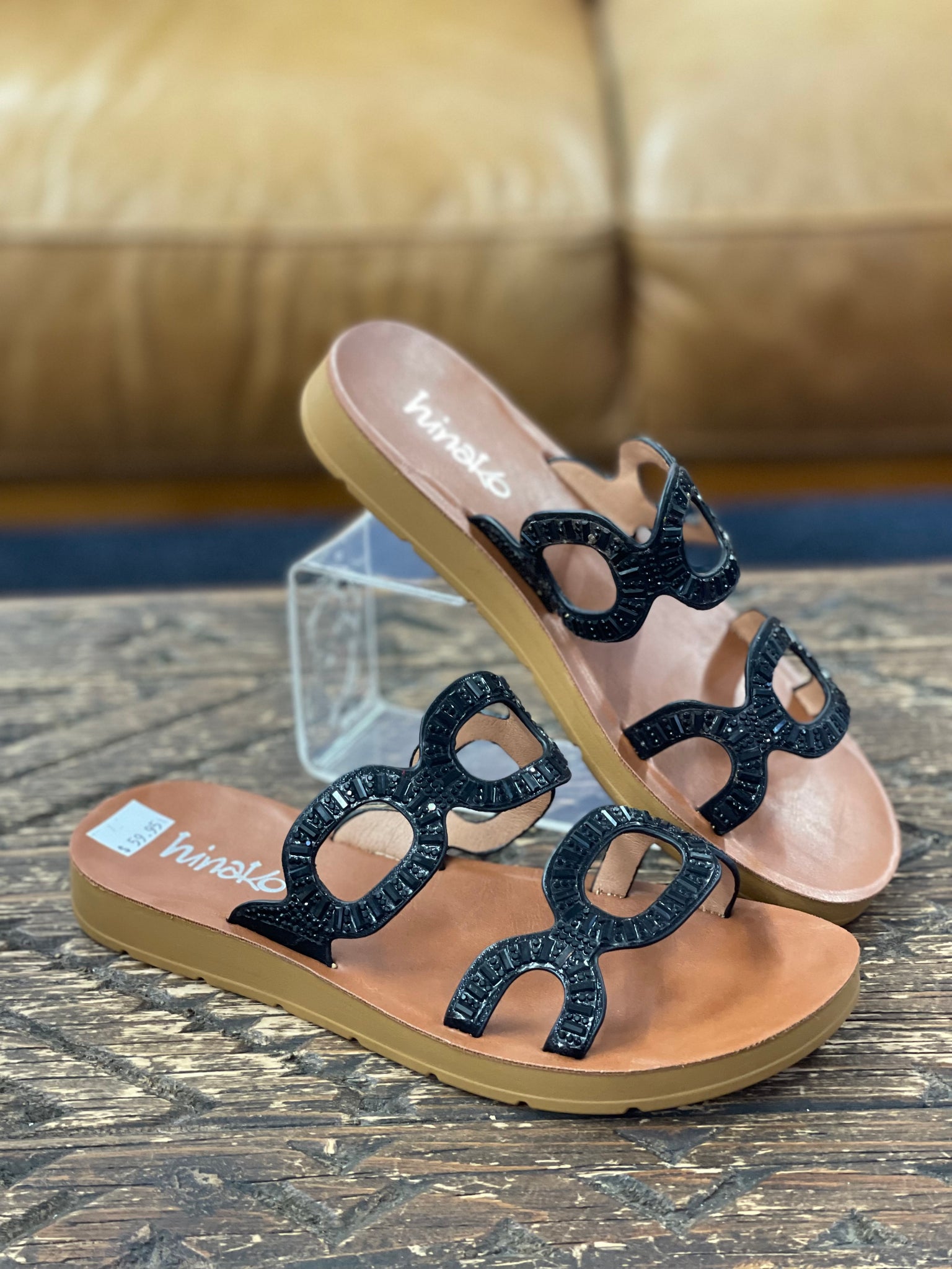 Hinako Wembley Black Slide
