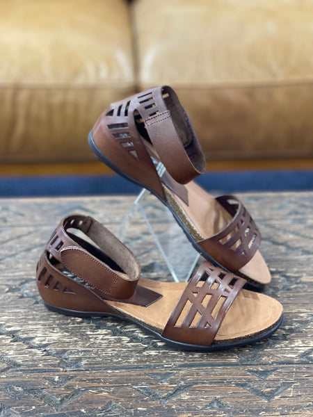 Zeta Palet Nuez Sandal