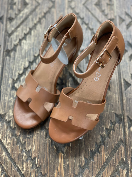 Bay Lane Novel Tan Heel