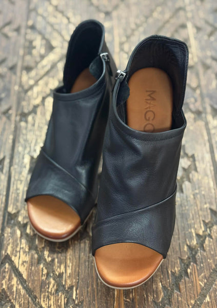 Mago Stride Black Heel