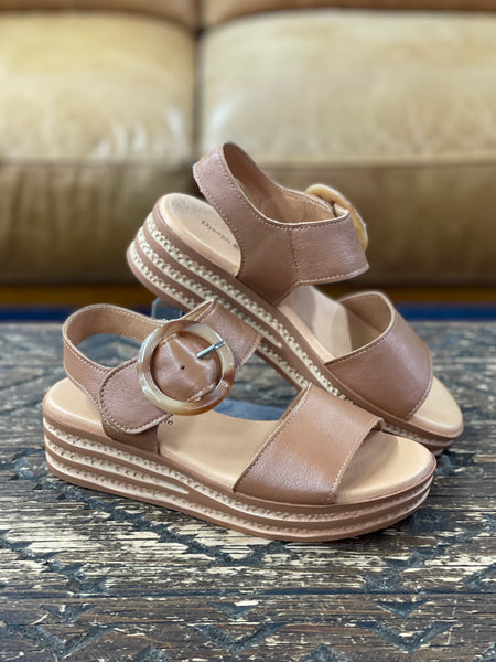 Django & Juliette Cubbie Dark Tan Sandal