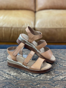 Thyme & Co Lizzy Tan/Gold Wedge