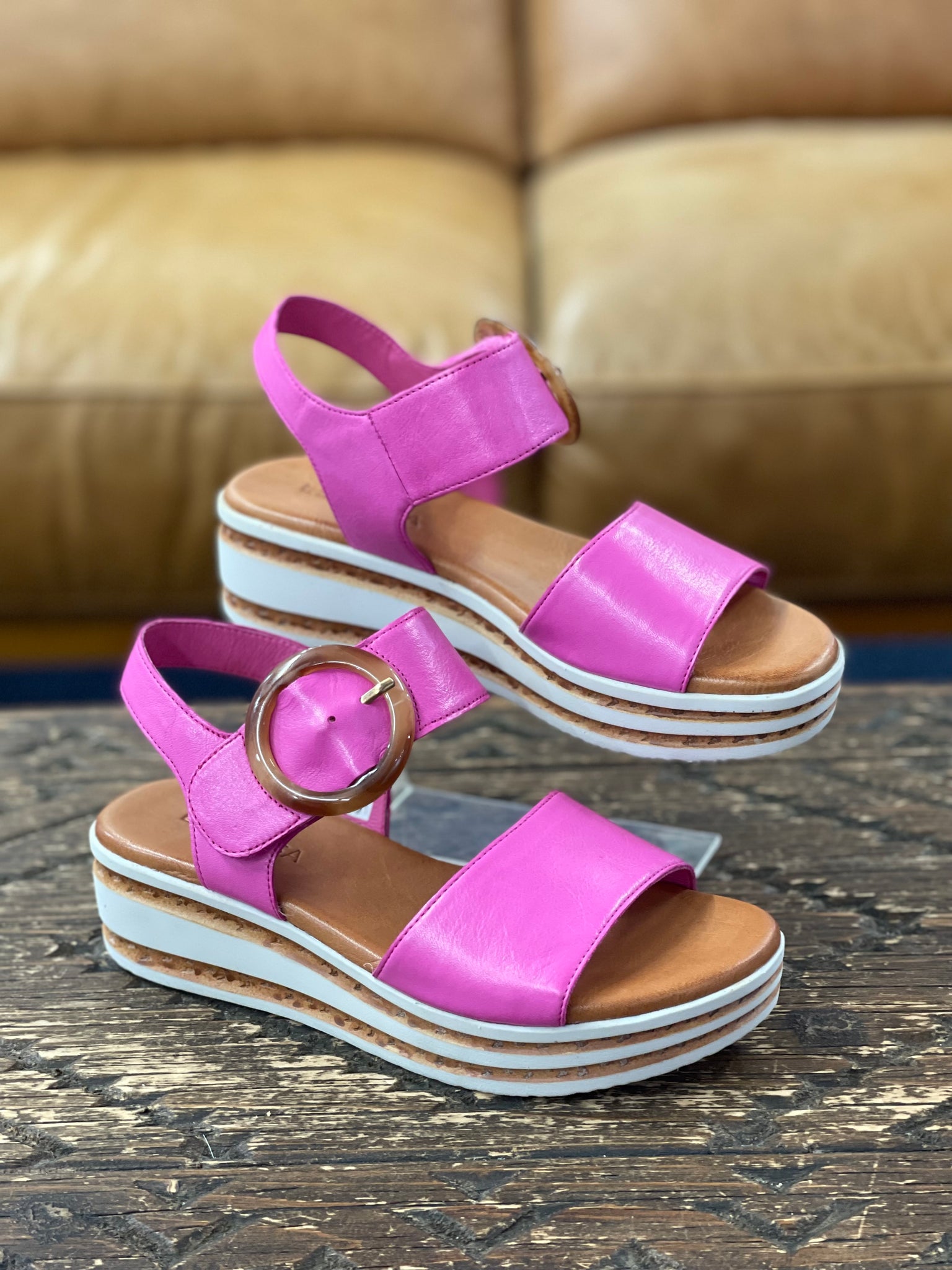 Lesansa Guard Hot Pink Wedge