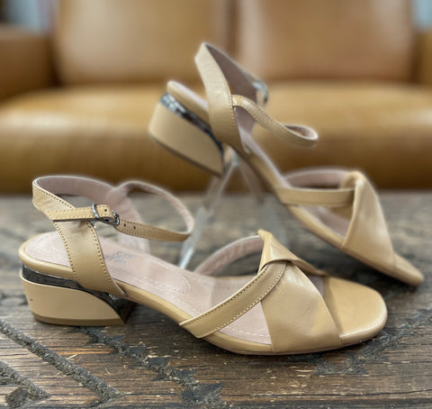 Thyme & Co Tale Biscuit Heel