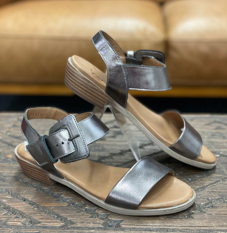 Hinako Cleo Steel Sandal