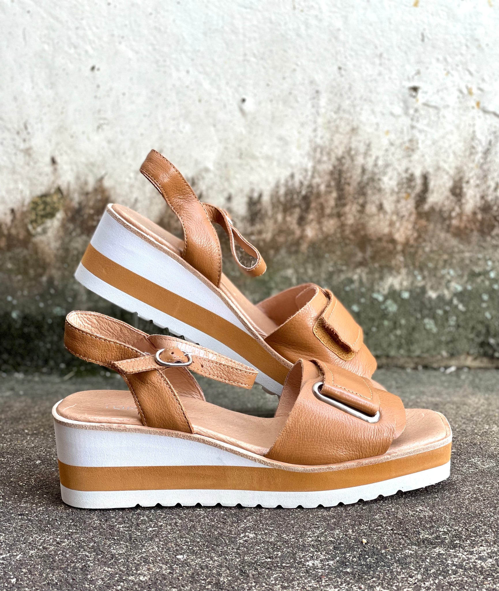 Top End Hancer-To Tan Leather Wedge