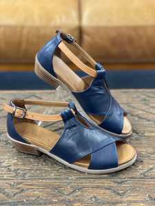 Le Sansa Digby Navy/Tan Heel