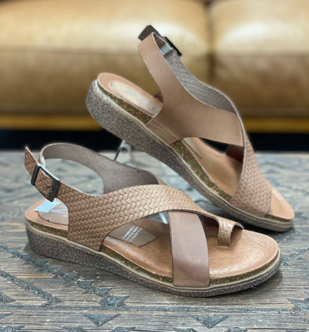 Zeta Neat Avellana Sandal